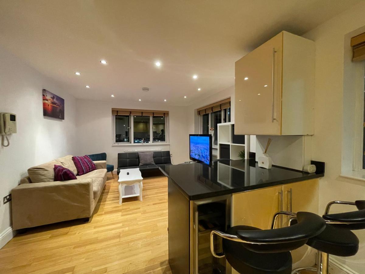 Beautiful & Luxurious Apartment In Richmond Richmond  Exteriör bild
